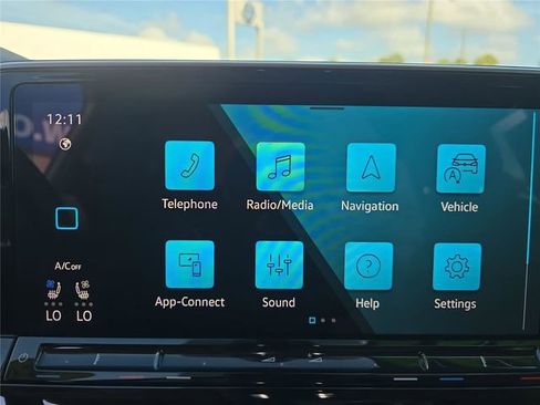 Used 2025 Volkswagen Atlas SE image 21