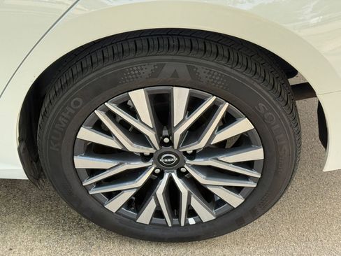 Used 2025 Nissan Altima 2.5 SV FWD image 30