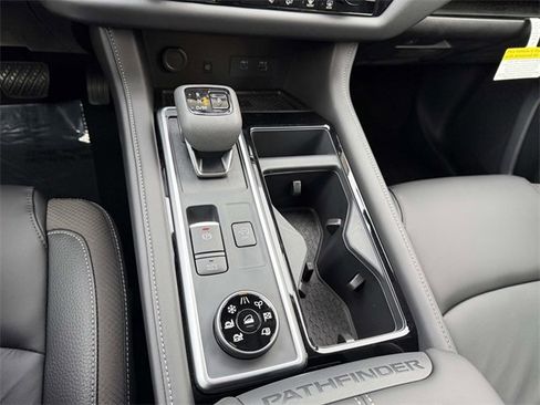 New 2025 Nissan Pathfinder SL image 22