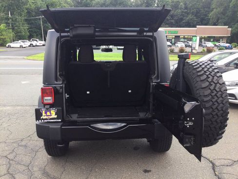 Used 2018 Jeep Wrangler Sport AWD/4WD image 15