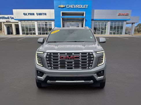 Used 2025 GMC Yukon Denali w/ Advanced Technology Package AWD/4WD image 2