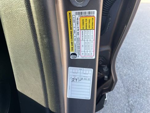 Used 2021 Ford Explorer Limited w/ Equipment Group 301A image 23