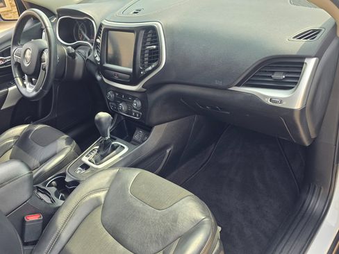 Used 2018 Jeep Cherokee Latitude Plus image 23