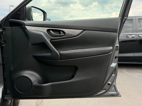 Used 2019 Nissan Rogue S image 16