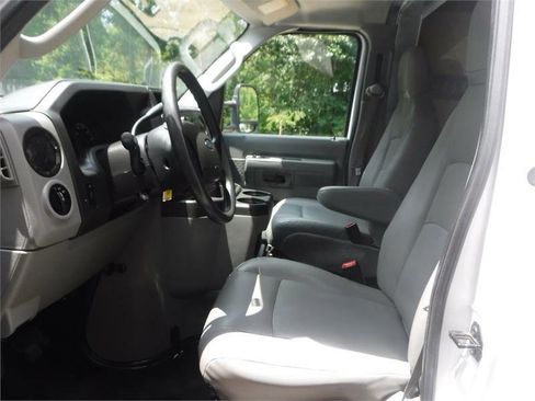 Used 2019 Ford E-350 and Econoline 350 Super Duty w/ Power Windows & Locks Group image 6