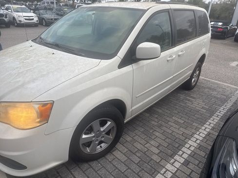 Used 2012 Dodge Grand Caravan SXT image 2