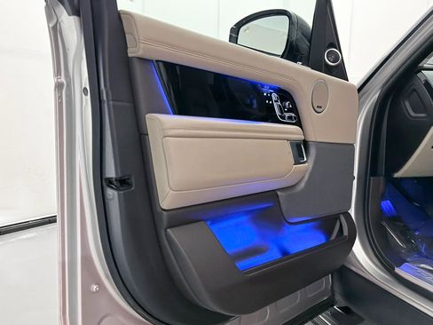 Used 2019 Land Rover Range Rover HSE image 17