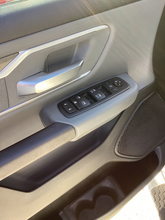 Used 2020 RAM 1500 Big Horn AWD/4WD image 14