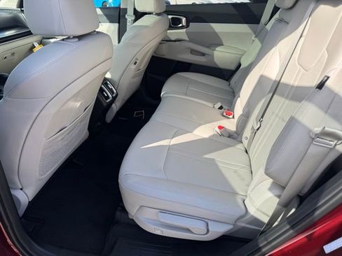 Used 2025 Kia Sorento S w/ Panoramic Sunroof Package image 13