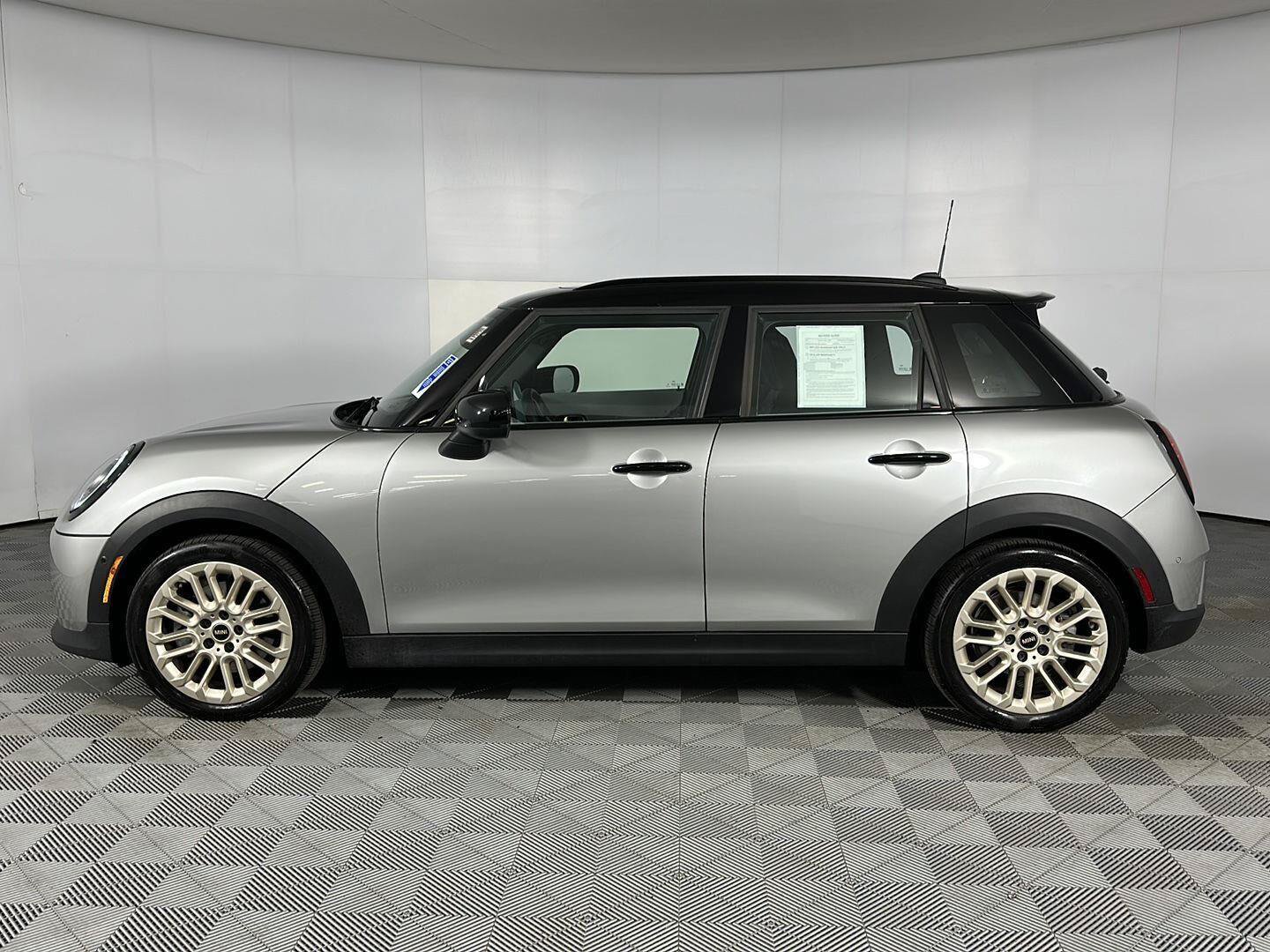 Used 2026 MINI Cooper 2-Door Hardtop FWD image 7