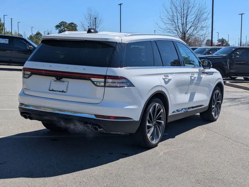 Used 2025 Lincoln Aviator Reserve w/ Equipment Group 201A image 4
