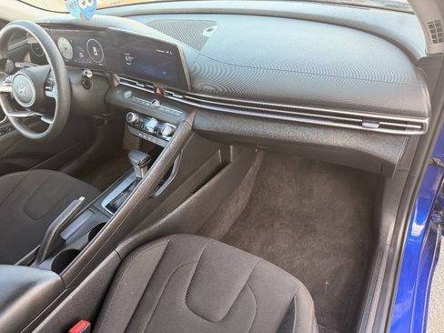 Used 2024 Hyundai Elantra SEL FWD image 33