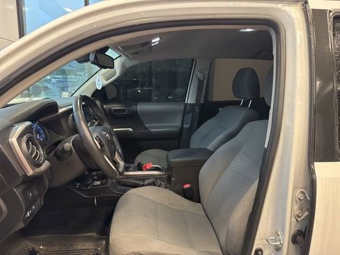 Used 2021 Toyota Tacoma SR5 RWD image 9