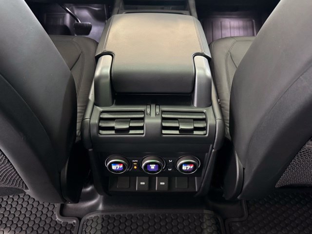 New 2024 Land Rover Defender 110 SE AWD/4WD image 31