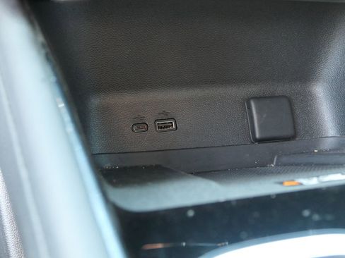 Used 2025 Chevrolet Traverse LT image 22