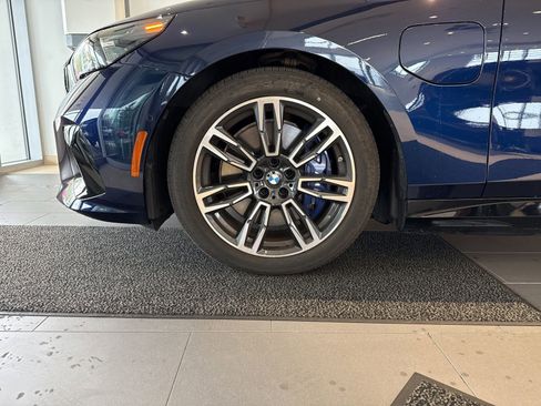 Used 2026 BMW 550e xDrive w/ Premium Package AWD/4WD image 10