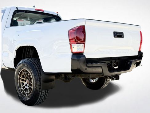 Used 2017 Toyota Tacoma SR image 10