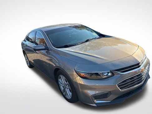 Used 2017 Chevrolet Malibu LT image 6