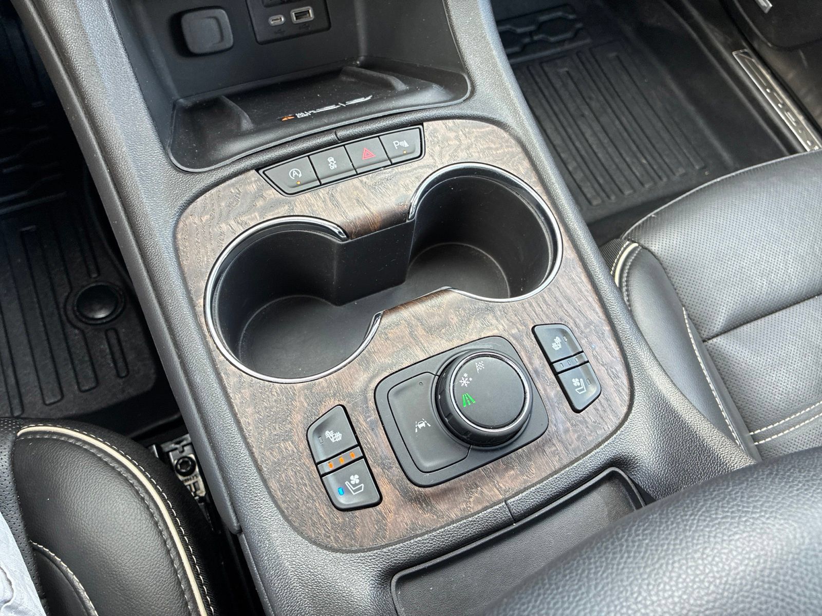 Used 2023 GMC Acadia Denali FWD image 39