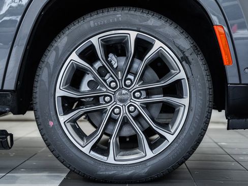 New 2024 Jeep Grand Wagoneer Series III w/ HD Trailer Tow Package image 20