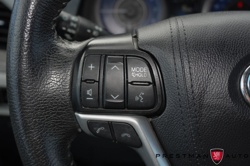 Used 2020 Toyota Sienna XLE w/ XLE Navigation Package FWD image 27