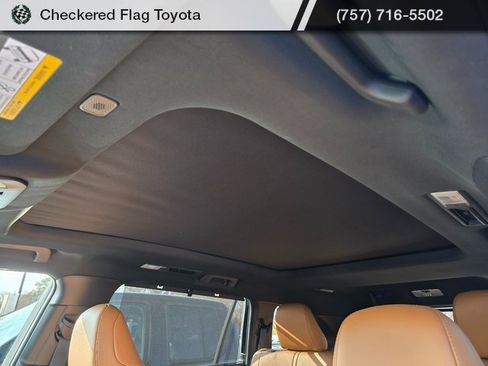 Used 2024 Toyota Highlander Platinum image 9