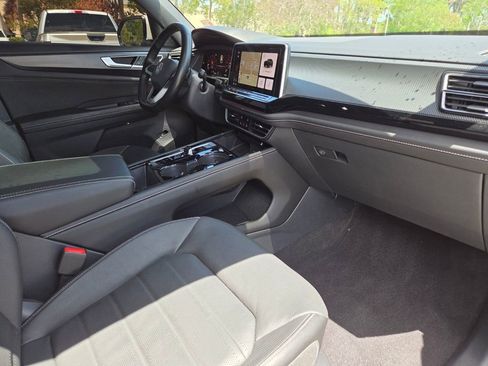 Used 2024 Volkswagen Atlas Cross Sport SEL R-Line image 9