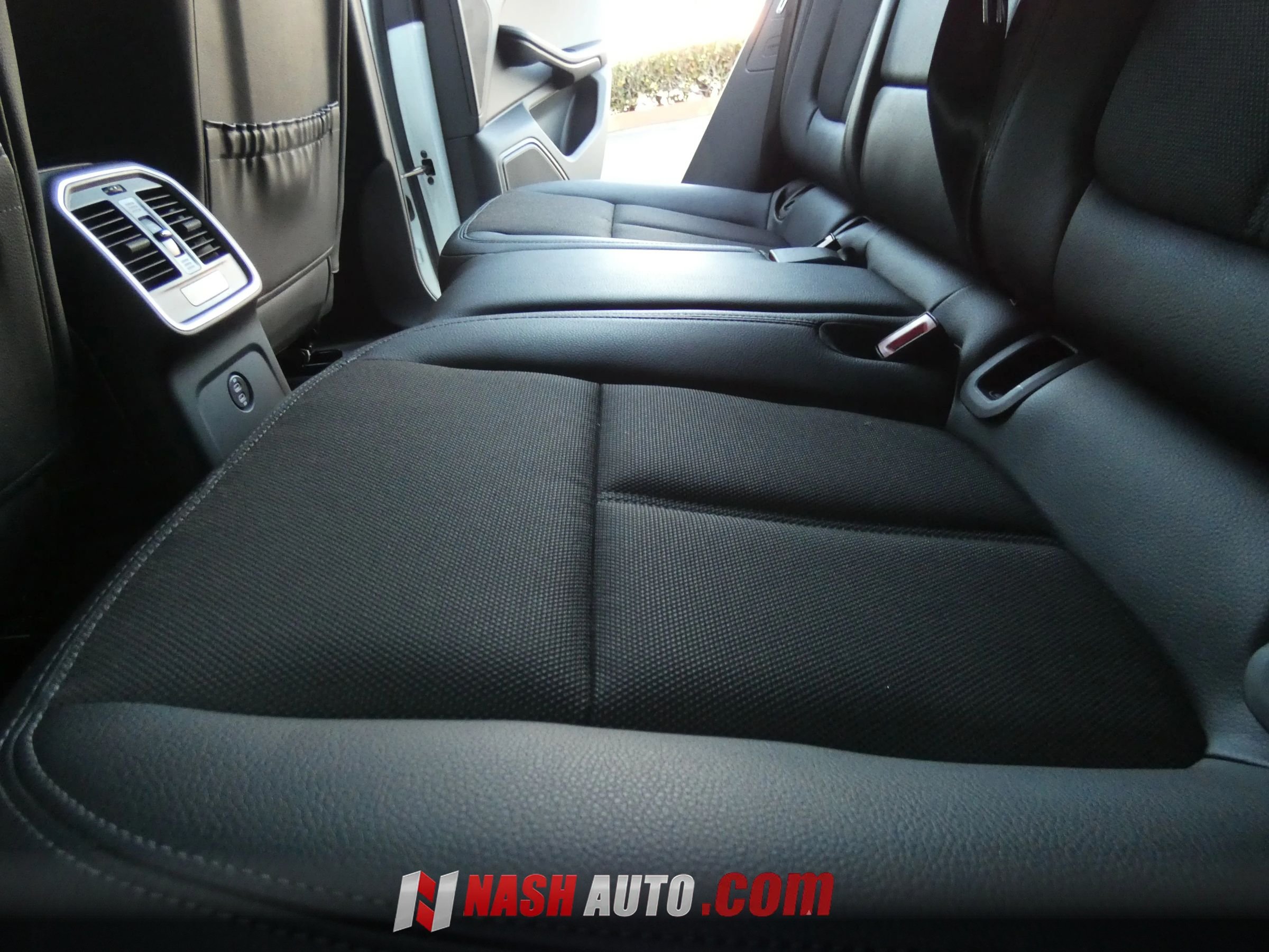 Used 2024 Porsche Macan AWD/4WD image 44