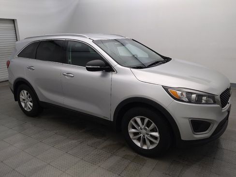 Used 2018 Kia Sorento AWD image 11