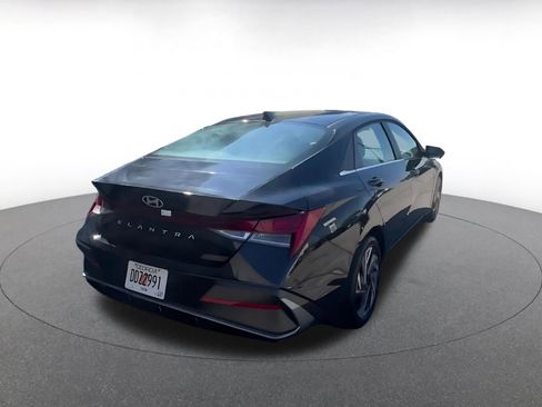 Used 2025 Hyundai Elantra SEL image 18