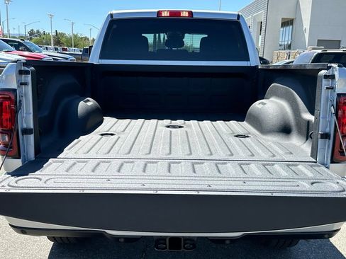 New 2026 RAM 2500 Big Horn AWD/4WD image 17