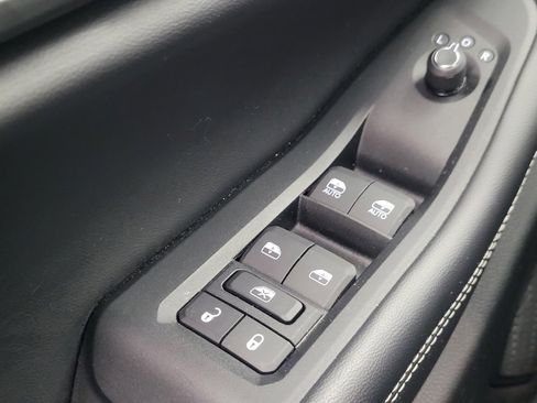 Used 2023 Jeep Grand Cherokee Laredo image 27