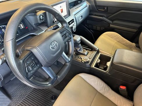 Used 2024 Toyota Tacoma SR5 AWD/4WD image 11