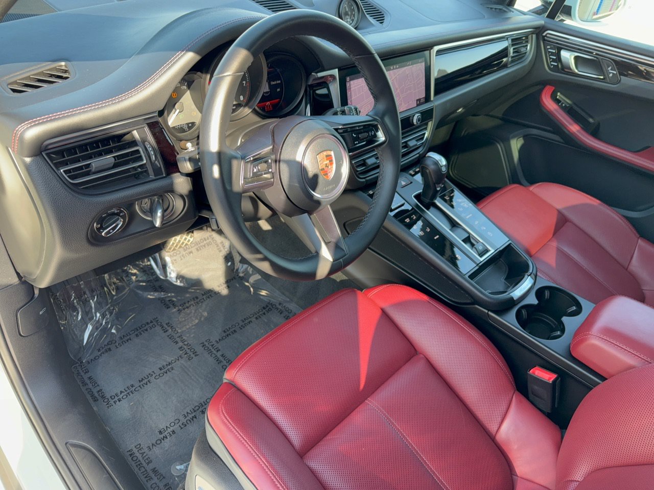 Certified 2023 Porsche Macan AWD/4WD image 4