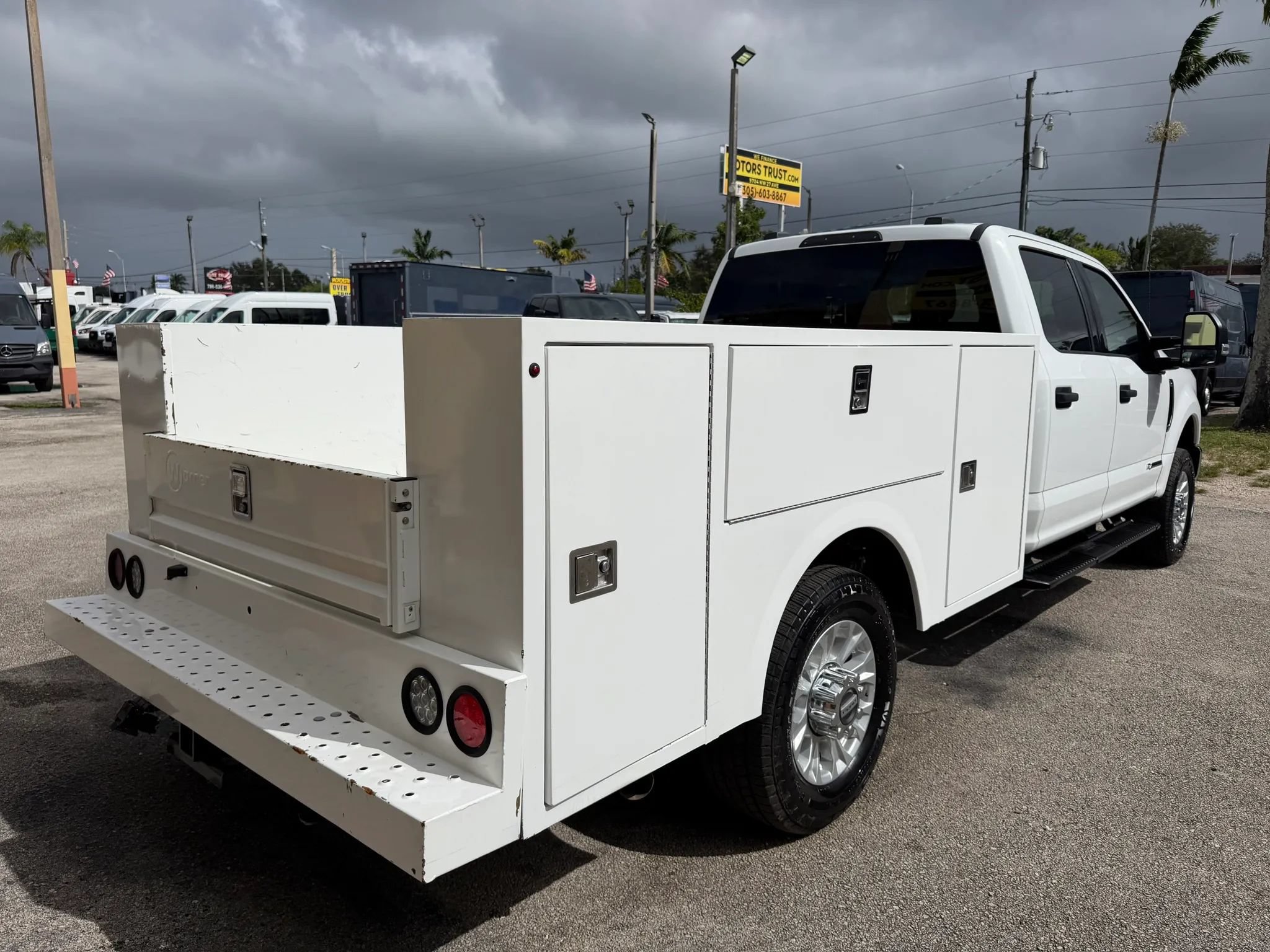 Used 2022 Ford F350 4x4 Crew Cab XLT image 4