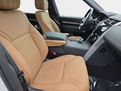 Certified 2025 Land Rover Discovery Dynamic SE AWD/4WD image 10