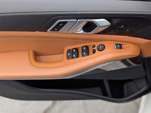 Used 2022 BMW X5 xDrive40i w/ M Sport Package image 37