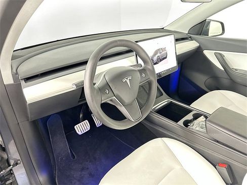 Used 2022 Tesla Model Y Performance image 17