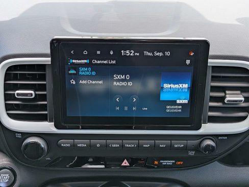 Certified 2024 Hyundai Venue Limited FWD image 18