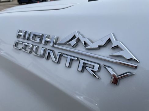 Used 2019 Chevrolet Silverado 1500 High Country w/ High Country Premium Package image 3
