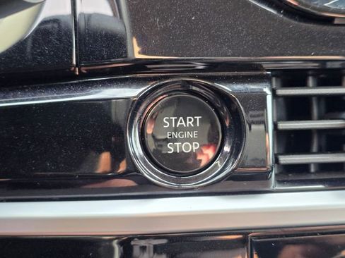 Used 2025 Nissan Pathfinder SV FWD image 32