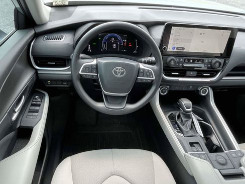 Used 2026 Toyota Grand Highlander AWD Hybrid image 12