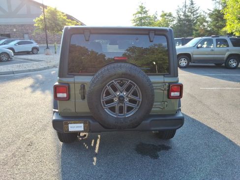Used 2025 Jeep Wrangler Unlimited Sport AWD/4WD image 6