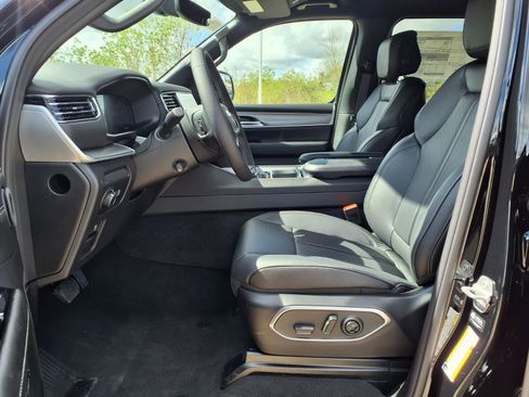 New 2026 Jeep Grand Wagoneer L Limited AWD/4WD image 8