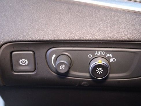 Used 2020 Buick Enclave Essence image 22