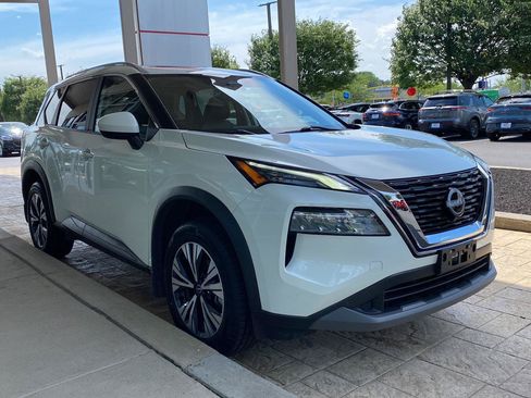 Certified 2023 Nissan Rogue SV w/ SV Premium B Package AWD/4WD image 3
