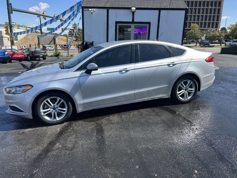 Used 2018 Ford Fusion SE w/ Fusion SE Technology Package image 6