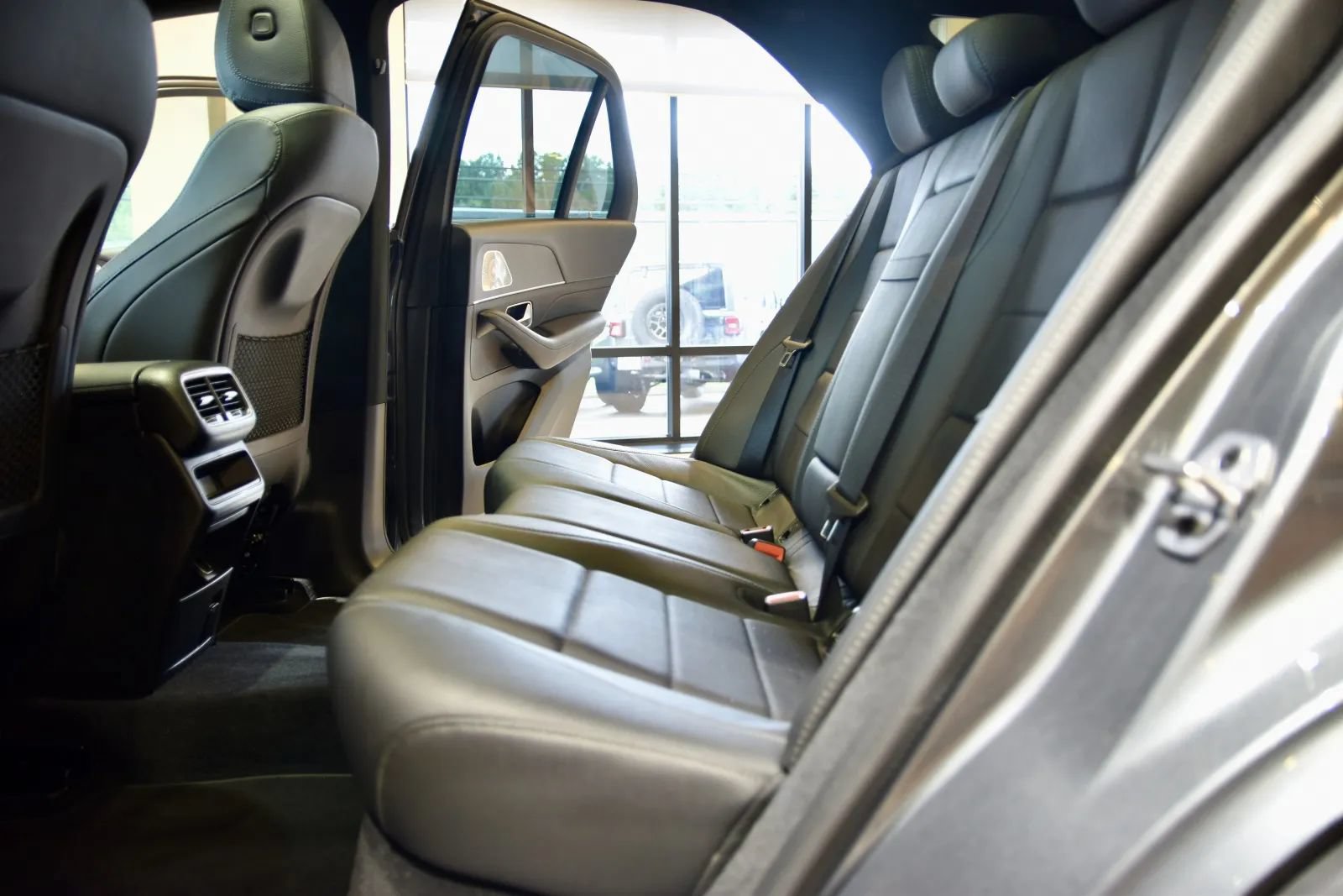 Used 2023 Mercedes-Benz GLE 350 4MATIC w/ Premium Package image 22