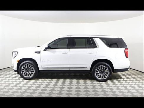 Used 2023 GMC Yukon Denali Ultimate AWD/4WD image 3