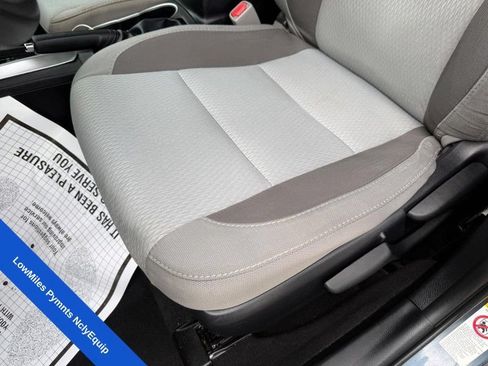 Used 2018 Toyota Corolla LE FWD image 17